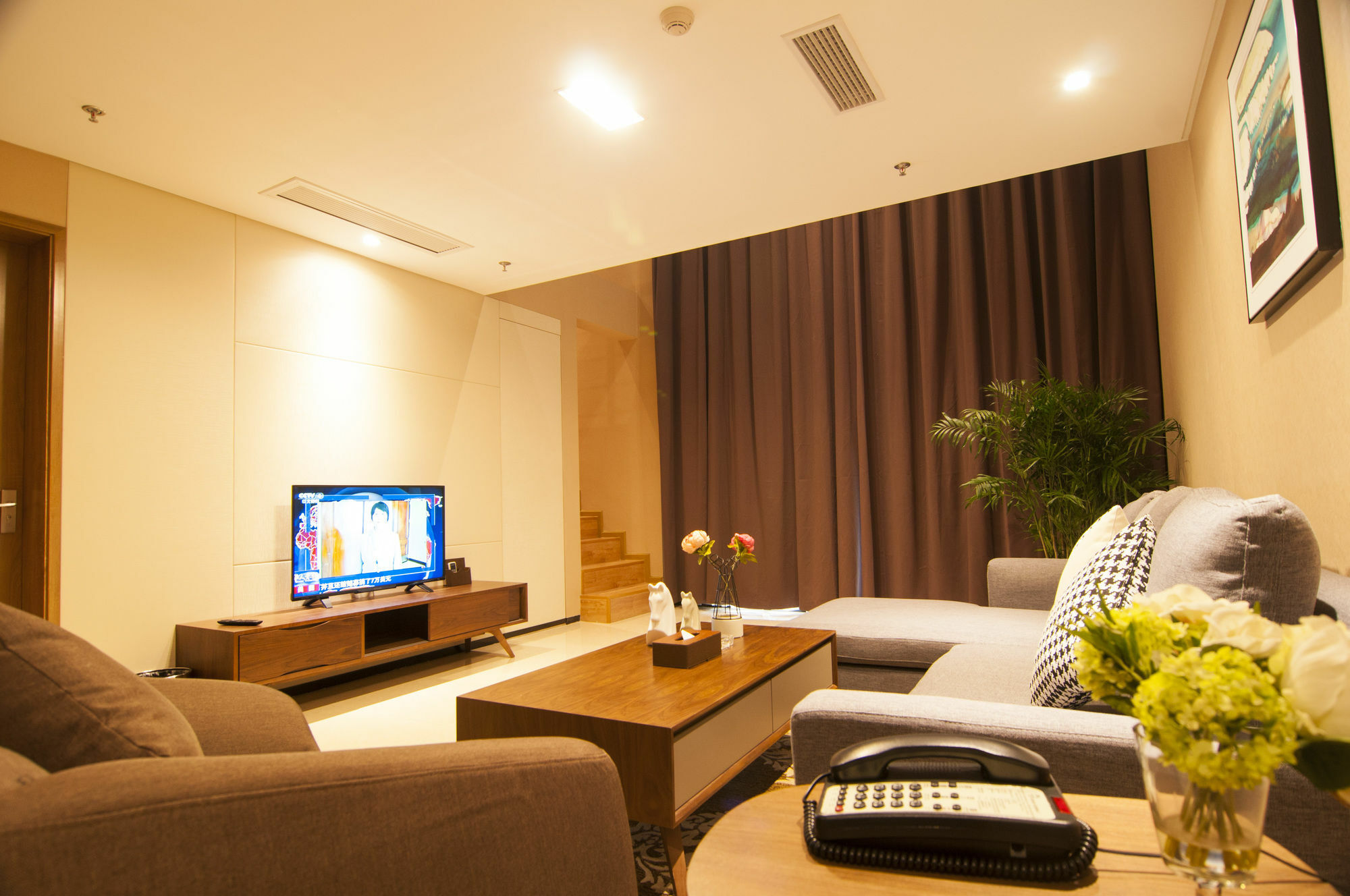 Home Plus Suite Hotel And Apartment Wuhan Exterior foto